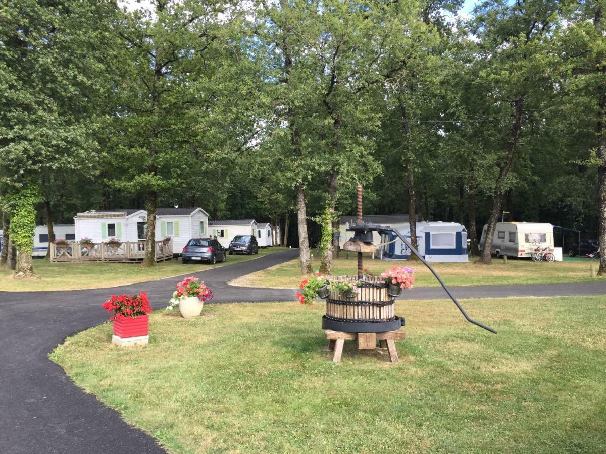 Camping Les Petites Minaudieres Hotell Saint-Sauveur  Eksteriør bilde